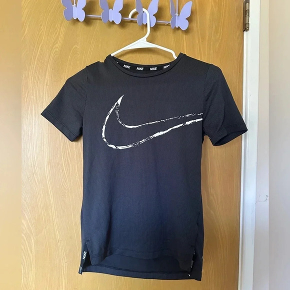 Nike Black T-Shirt with White Logo - Picture 2 of 7
